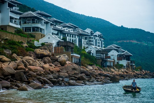 InterContinental Danang Sun Peninsula Resort được vinh danh là khách sạn 5 sao hàng đầu Việt Nam
