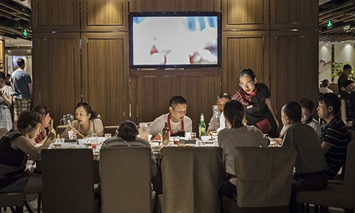 Thành tỷ phú nhờ bán lẩu ảnh 1