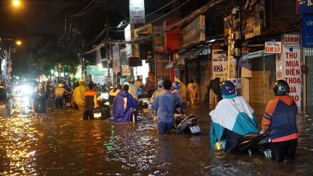 TPHCM: Năm 2018 phải xử lý dứt điểm các điểm lấn chiếm hệ thống thoát nước ảnh 1