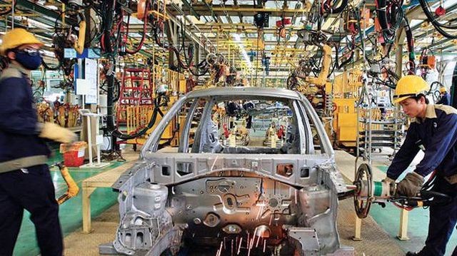 Ô tô Đức về Việt Nam giảm giá 30%: Dằn tiền chờ xe sang ảnh 1