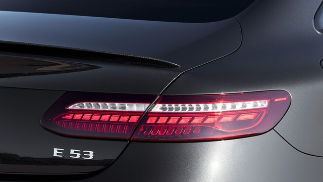 Mercedes-Benz E-Class 2021 Coupe và Cabrio ra mắt với phong cách thời trang sành điệu, bóng bẩy ảnh 3