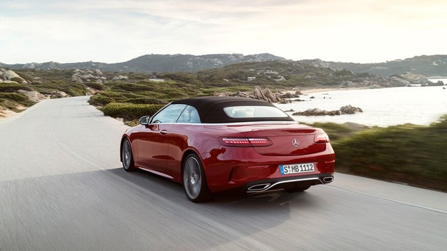 Mercedes-Benz E-Class 2021 Coupe và Cabrio ra mắt với phong cách thời trang sành điệu, bóng bẩy ảnh 8