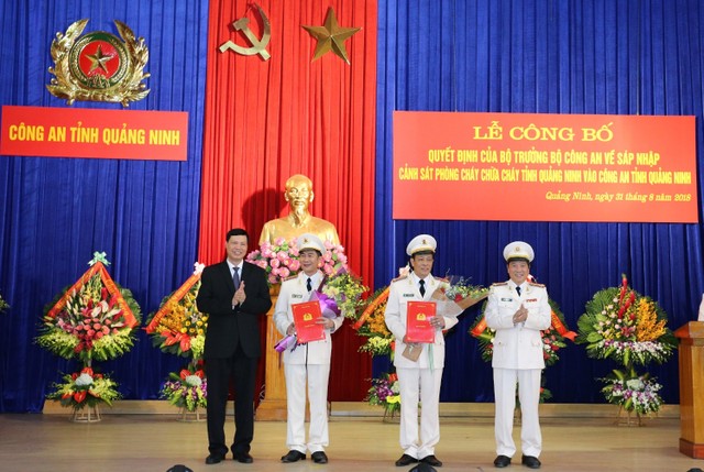 Trao quyết định bổ nhiệm lãnh đạo Công an tỉnh Quảng Ninh ảnh 1