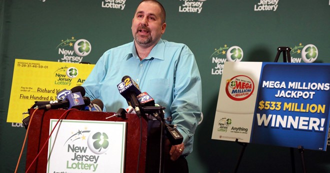 Ông Richard Wahl ở New Jersey trúng độc đắc Mega Millions trị giá 533 triệu USD hồi tháng 4/2018. Khi đó ông chọn nhận tiền một lần và được chuyển vào tài khoản 324 triệu USD. Ảnh: USA Today.