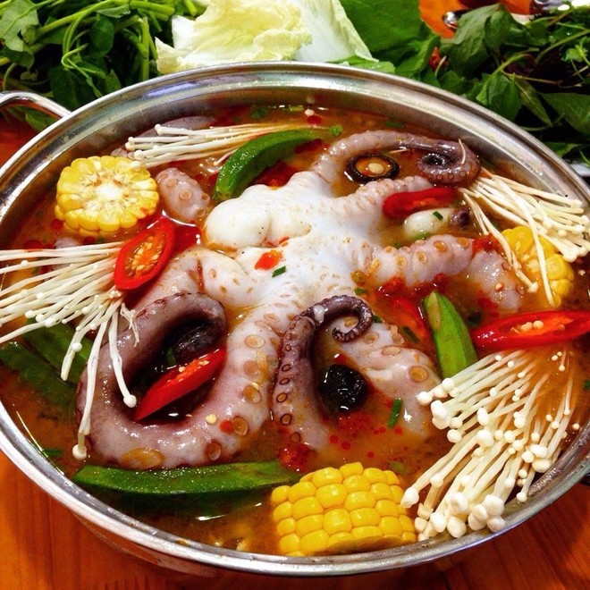 Nghỉ lễ 2/9, cùng hội bạn thân thưởng thức bạch tuộc khổng lồ ảnh 7
