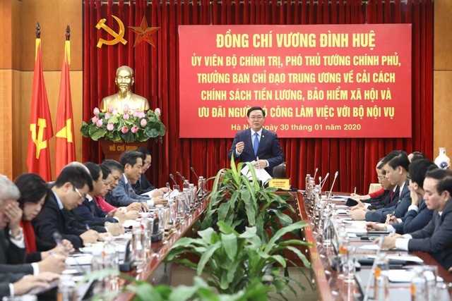 Trình Bộ Chính trị xem xét, quyết định mức lương mới ngay trong năm 2020 ảnh 1