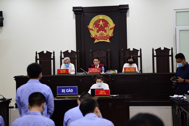 Hoãn xử vụ 4 cựu thanh tra giao thông bảo kê logo “xe vua”