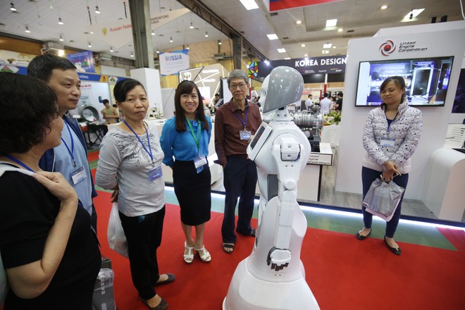 Cận cảnh nhan sắc “cô gái” robot tại Việt Nam Expo 2018 ảnh 1