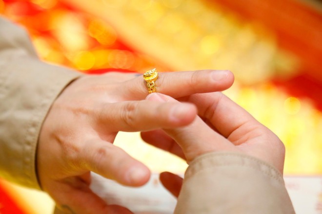 Giá vàng hôm nay ngày 21/9: Thị trường tài chính lao dốc, vàng bật tăng mạnh