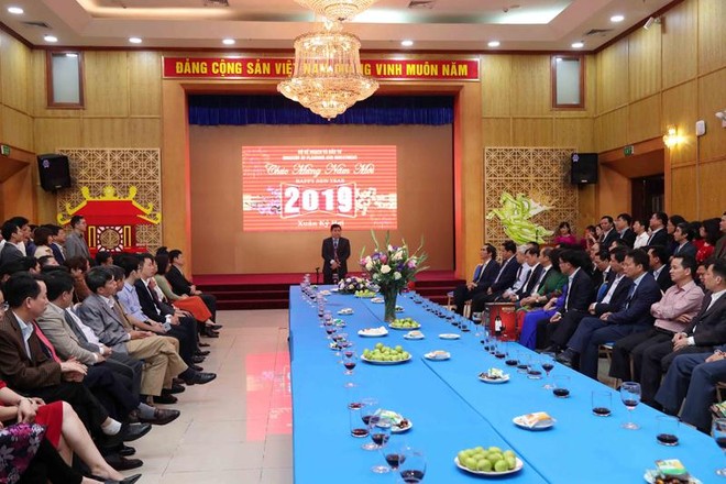 Bộ trưởng Nguyễn Chí Dũng chúc Tết đầu năm: Đoàn kết, trí tuệ, bản lĩnh, tiếp tục đà đổi mới, sáng tạo ảnh 1