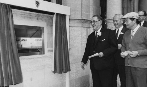 Nhìn lại 50 năm, ngày máy ATM ra đời