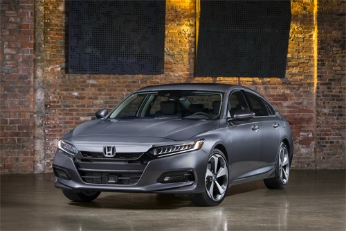 Honda Accord thế hệ thứ 10 dễ nhận diện với thiết kế khác biệt.