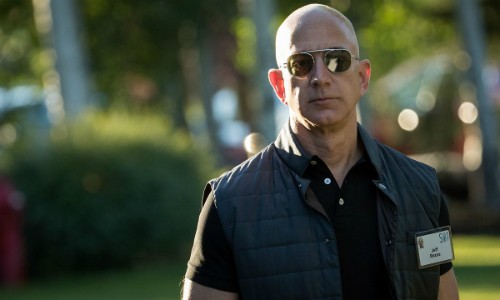 Ông chủ Amazon - Jeff Bezos đã mất ngôi giàu nhì thế giới. Ảnh: AFP