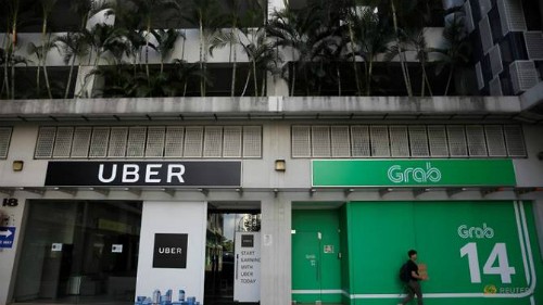 Một góc văn phòng của Uber và Grab chụp vào ngày 26/3/2018. Ảnh: Reuters.