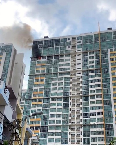 Căn hộ chung cư cao cấp ở Sài Gòn bốc cháy ngùn ngụt