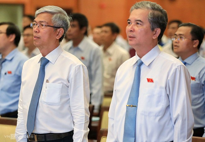 Tân Phó chủ tịch Võ Văn Hoan (trái) và Ngô Minh Châu. Ảnh: Hữu Khoa.