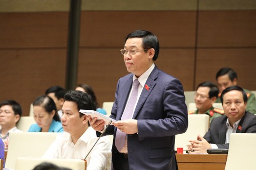 Phó Thủ tướng Vương Đình Huệ giải trình, làm rõ vấn đề đại biểu Quốc hội nêu.