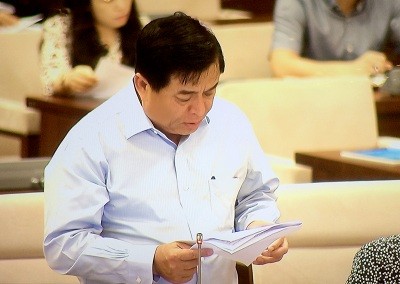 Bộ trưởng Bộ Kế hoạch và Đầu tư Nguyễn Chí Dũng trình bày Tờ trình về dự án Luật -Ảnh: VGP/Nguyễn Hoàng