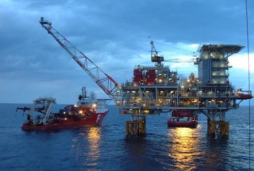 Hoạt động khai thác dầu của PVN. 