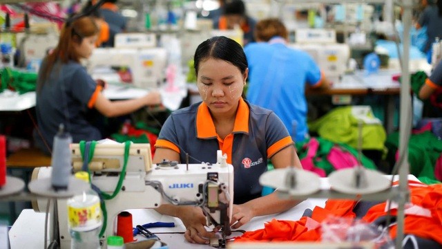 Công nhân một nhà máy dệt may ở Bangkok, Thái Lan (Ảnh minh họa: Reuters).