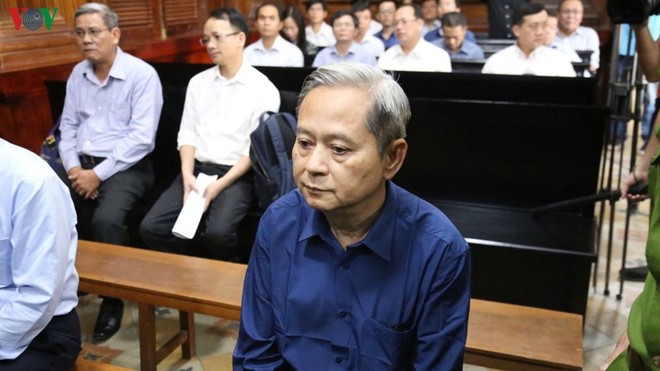 Ông Nguyễn Hữu Tín ra tòa.