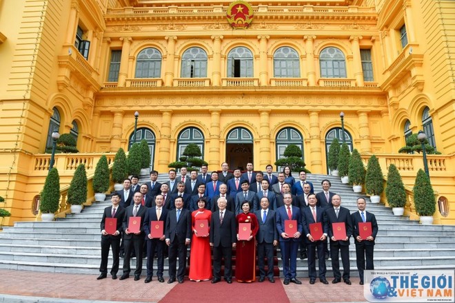Tổng Bí thư, Chủ tịch nước Nguyễn Phú Trọng trao Quyết định bổ nhiệm 9 Đại sứ mới và tiếp hơn 30 Đại sứ, Tổng Lãnh sự Việt Nam tại nước ngoài, nhiệm kỳ 2020-2023. Nguồn ảnh: Báo Quốc tế.