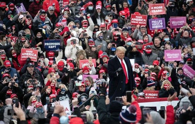 Tổng thống Mỹ Donald Trump vận động tranh cử tại Waterford, bang Michigan ngày 30/10/2020. (Ảnh: Getty Images/TTXVN).