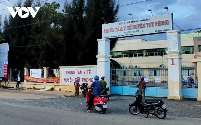 Trung tâm y tế huyện Tuy Phong, nơi vừa phát hiện 1 F1 dương tính với SARS-CoV-2.
