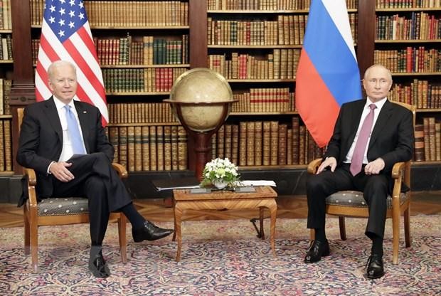 Tổng thống Mỹ Joe Biden (trái) và Tổng thống Nga Vladimir Putin tại hội nghị thượng đỉnh ở Geneva, Thụy Sĩ, ngày 16/6/2021. (Ảnh: AFP/ TTXVN).