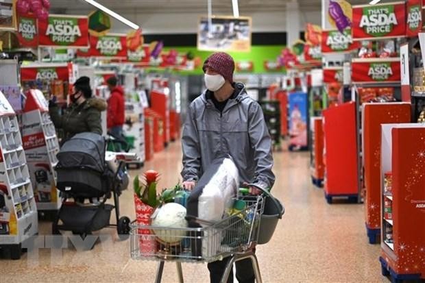 Người dân mua sắm tại một siêu thị ở Đức. (Ảnh: AFP/TTXVN).