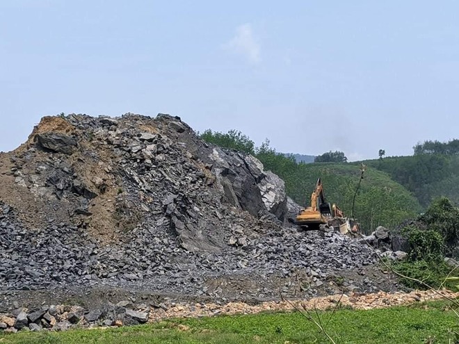 Mỏ đá ở Nam Đông bị UBND tỉnh yêu cầu dừng hoạt động đầu năm 2022. Ảnh: Phước Tuần.