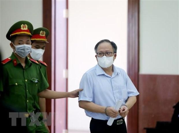 Bị cáo Tất Thành Cang được dẫn giải tới tòa ngày 5/5. (Ảnh: Thành Chung/TTXVN).