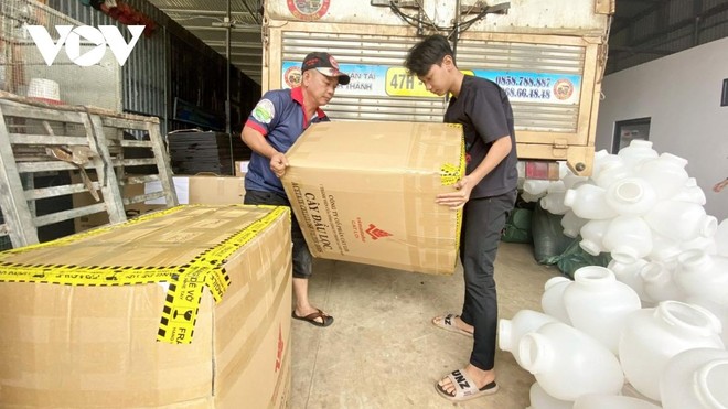 Giá cước vận tải cũng chưa được doanh nghiệp ở Đắk Lắk giảm dù giá nhiên liệu đã giảm mạnh.