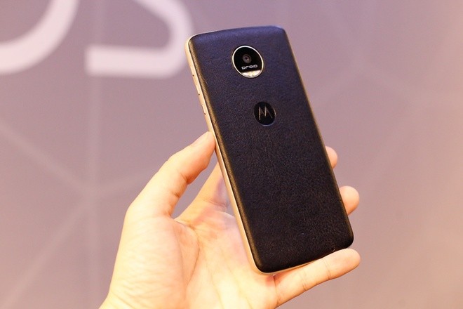 Moto Z - smartphone siêu mỏng biến hoá được phần cứng
