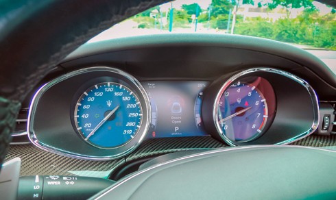 anh-chi-tiet-maserati-quattroporte-7