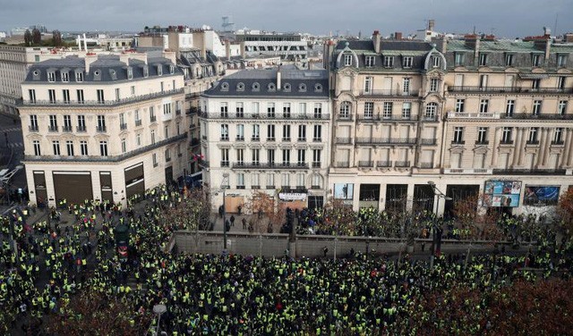 Pháp tiếp tục chìm trong “biển lửa” bạo động, người biểu tình đụng độ cảnh sát ảnh 4