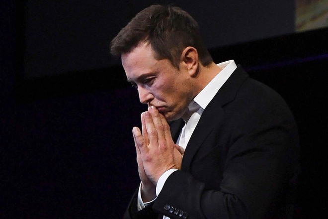Siêu xe Tesla tự lái đâm vào cây thổi bay của Elon Musk hơn 5 tỷ USD
