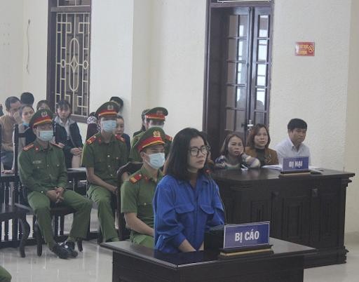 Trần Thị Nhàn tại phiên tòa sơ thẩm. Ảnh: Viện kSND tỉnh Quảng Trị.