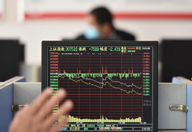 Trung Quốc kêu gọi các nhà đầu tư lớn mua cổ phiếu sau khi thị trường giảm mạnh