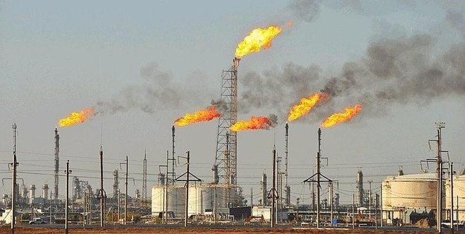 Ả Rập Xê Út hạ giá bán dầu từ mức cao kỷ lục