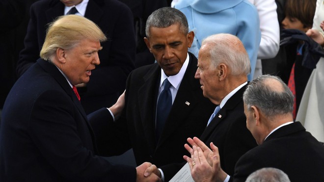 Tổng thống Donald Trump cùng cựu Tổng thống Barack Obama và ông Joe Biden. Ảnh AFP.