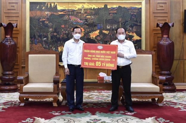 NHNN ủng hộ tỉnh Bắc Ninh và Bắc Giang phòng, chống dịch bệnh Covid-19 ảnh 1