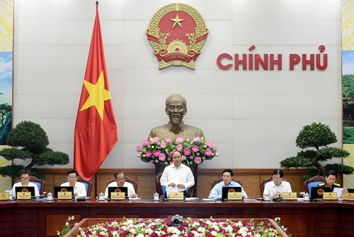 Thủ tướng Nguyễn Xuân Phúc phát biểu mở đầu phiên họp Chính phủ thường kỳ tháng 7/2017 (Ảnh: VGP/Quang Hiếu)