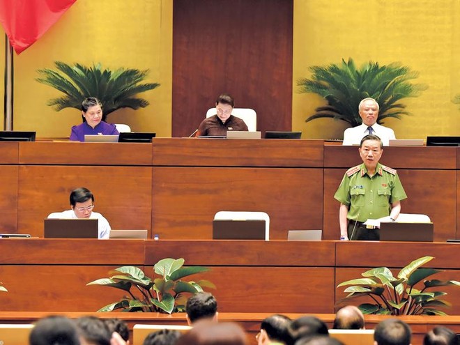 Bộ trưởng Bộ Công an Tô Lâm trả lời chất vấn của các đại biểu Quốc hội hôm qua (4/6).
