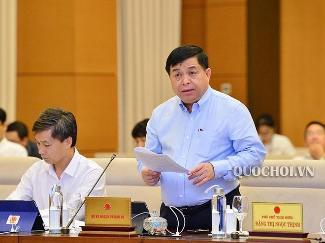 Bộ trưởng Bộ Kế hoạch Đầu tư Nguyễn Chí Dũng trình bày Tờ trình Luật Đầu tư PPP chiều 16/9 trước Ủy ban Thường vụ Quốc hội