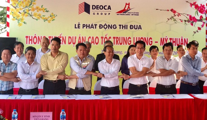Các đơn vị thi công giao ước thông tuyến cao tốc Trung Lương - Mỹ Thuận, phục vụ hỗ trợ một phần cho nhân dân vào Tết Nguyên đán năm 2021 .