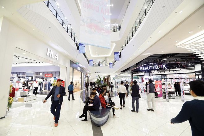 Nhà đầu tư Nhật Bản sẽ tăng đầu tư mạnh vào lĩnh vực dịch vụ, bán lẻ. Trong ảnh: Aeon Mall Hà Đông. Ảnh: Đức Thanh