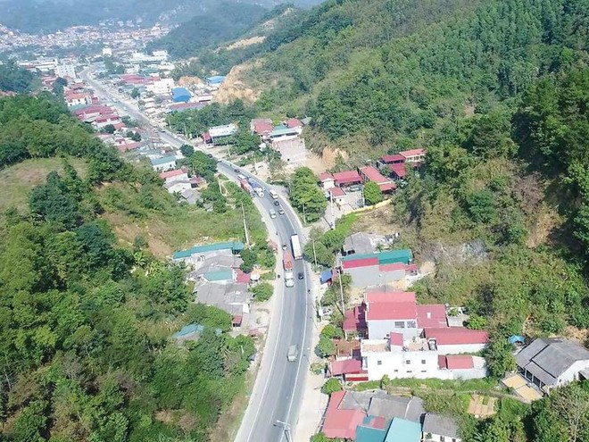Đoạn Quốc lộ 1 qua Lạng Sơn đã mãn tải từ lâu, rất cần có đường cao tốc để giảm tải.