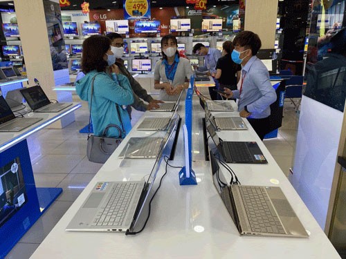 Sức tiêu thụ của nhóm hàng công nghệ như máy tính bảng, laptop bật tăng ngoạn mục.