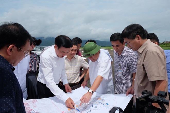 Bộ trưởng Nguyễn Chí Dũng: Điện Biên muốn thoát nghèo phải bắt đầu bằng phát triển hạ tầng ảnh 2